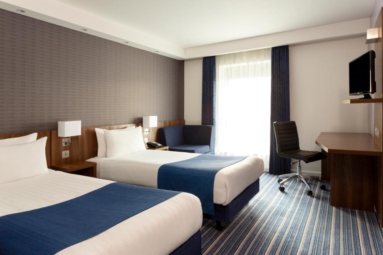 Holiday Inn Express Dunstable, An Ihg Hotel Exteriör bild