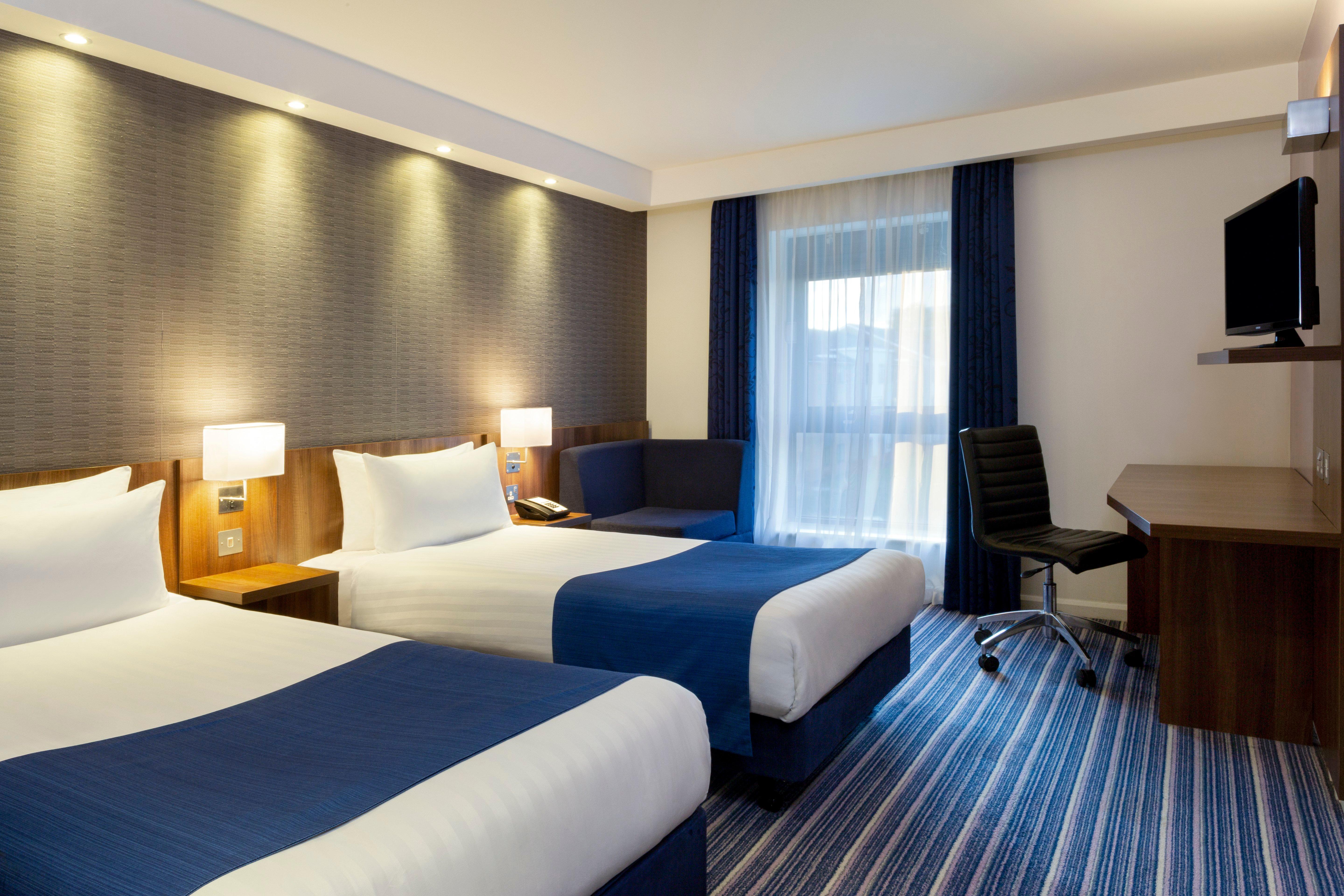 Holiday Inn Express Dunstable, An Ihg Hotel Exteriör bild
