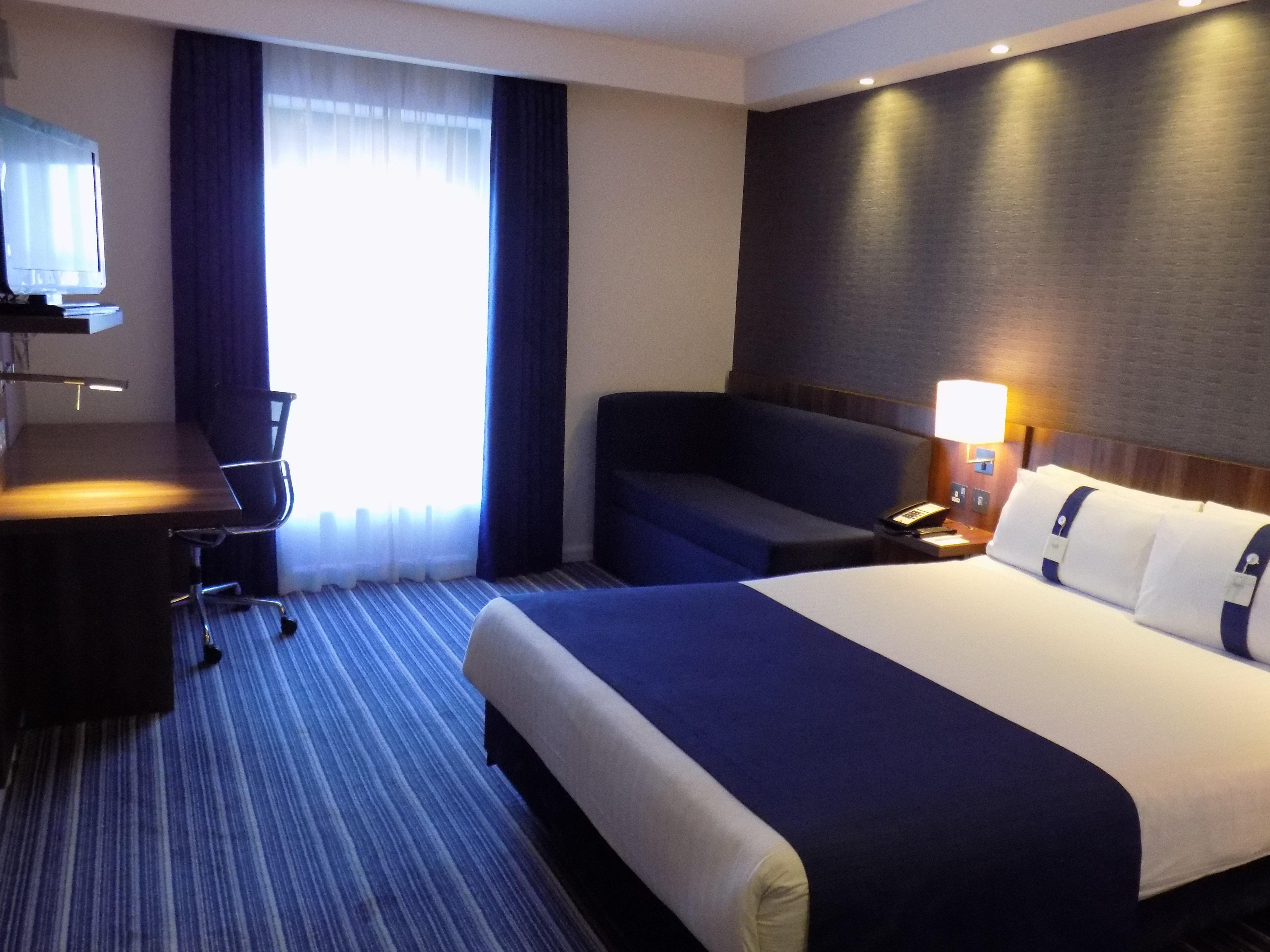 Holiday Inn Express Dunstable, An Ihg Hotel Exteriör bild