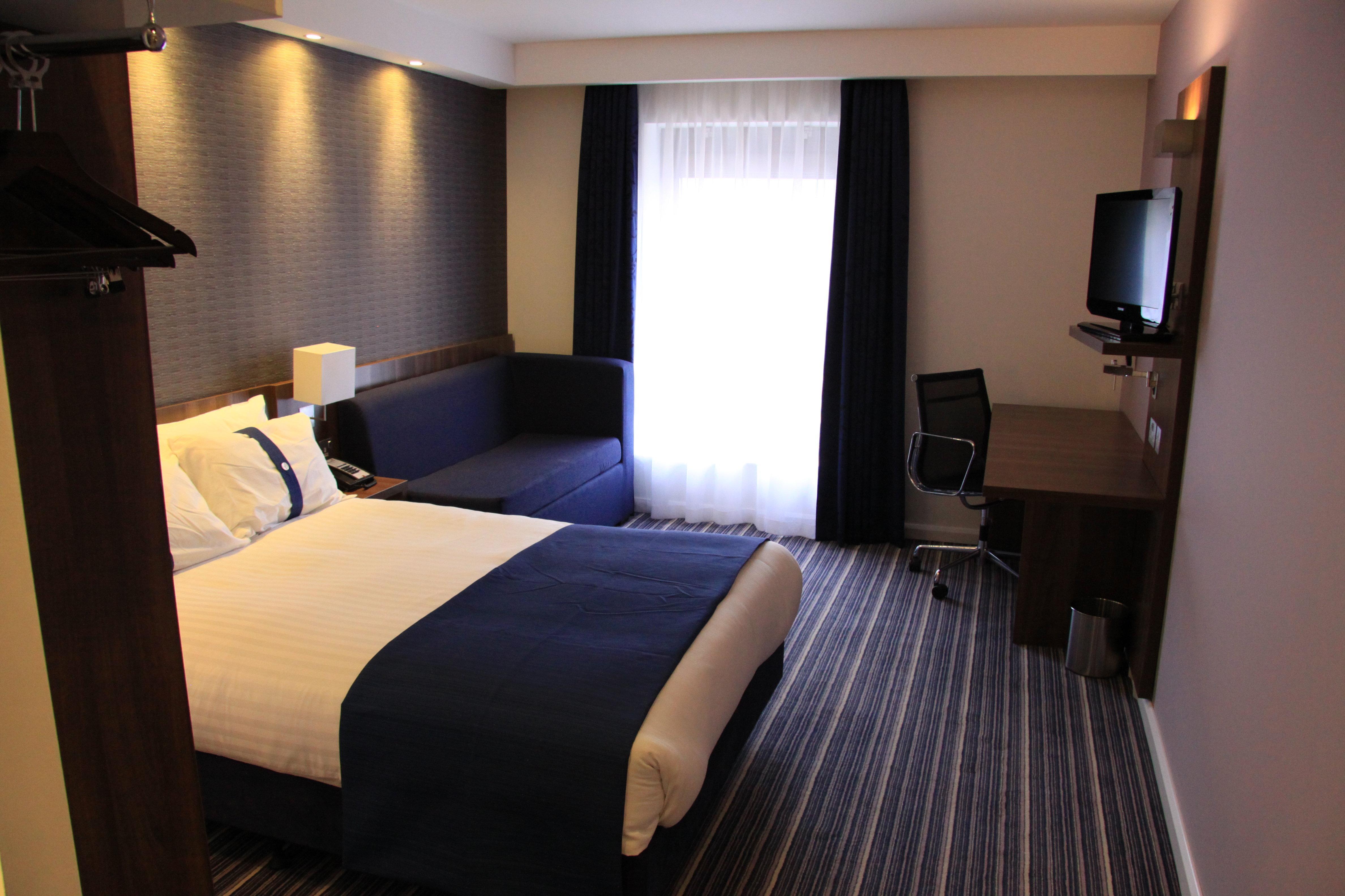Holiday Inn Express Dunstable, An Ihg Hotel Exteriör bild