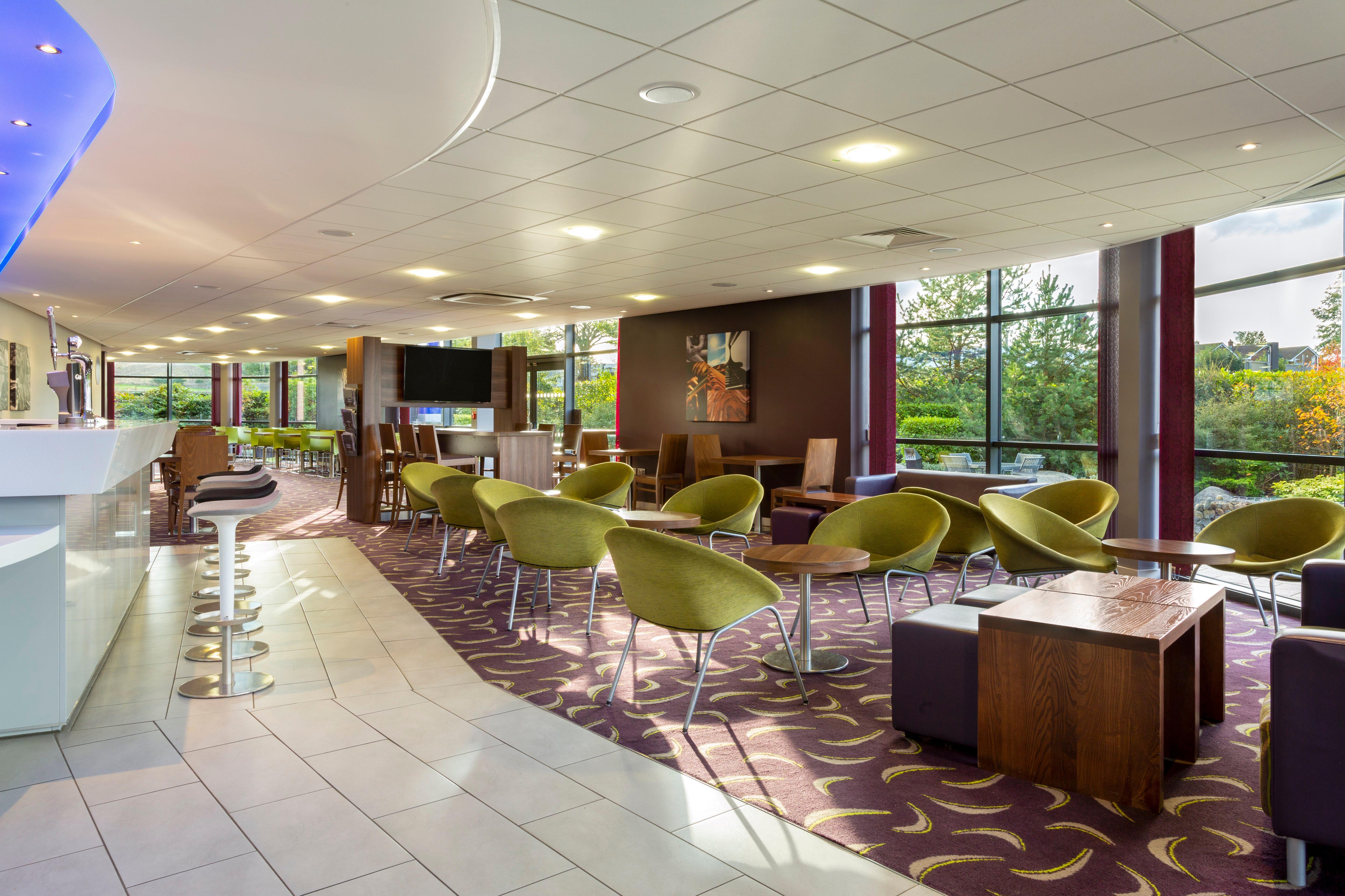 Holiday Inn Express Dunstable, An Ihg Hotel Exteriör bild