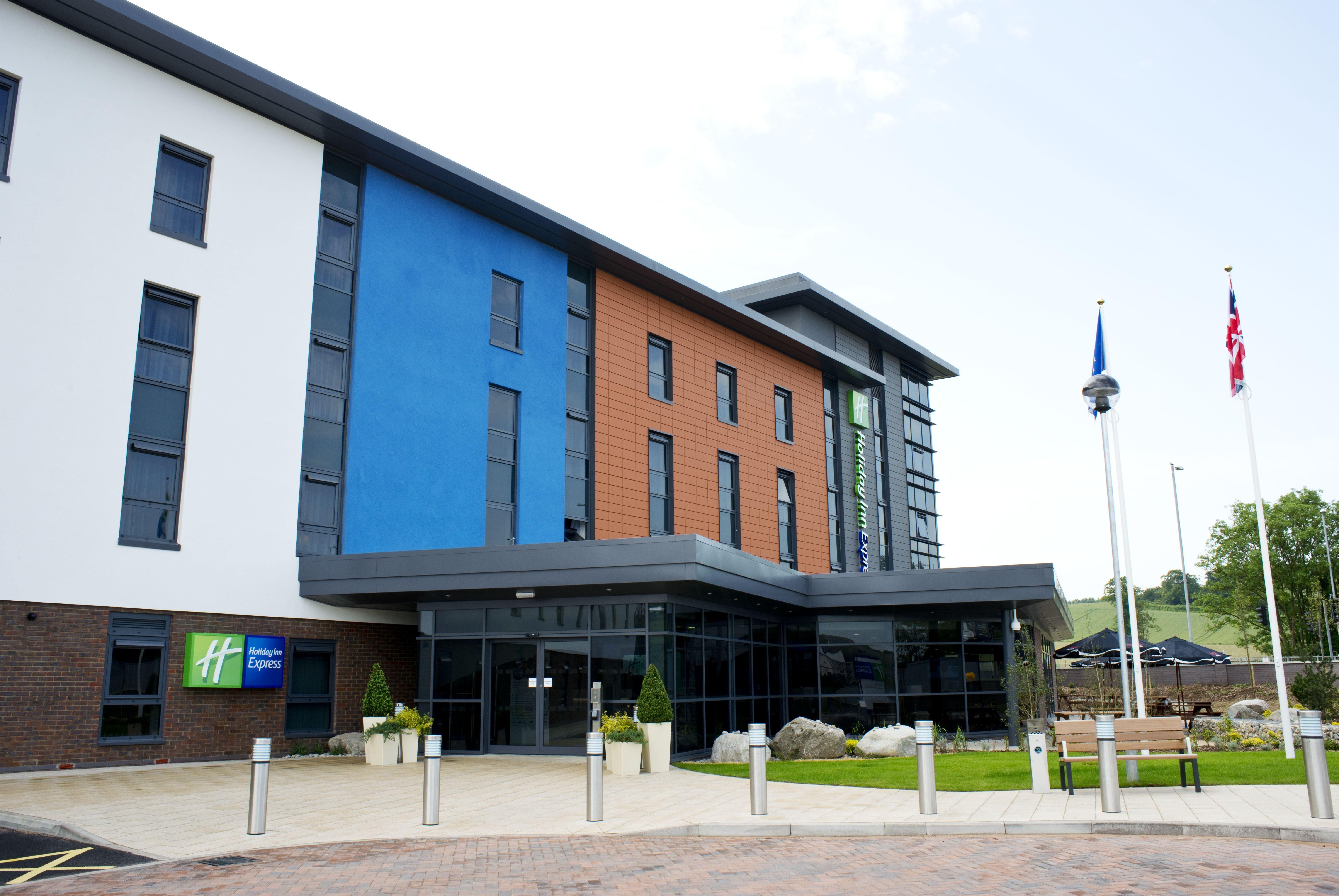 Holiday Inn Express Dunstable, An Ihg Hotel Exteriör bild