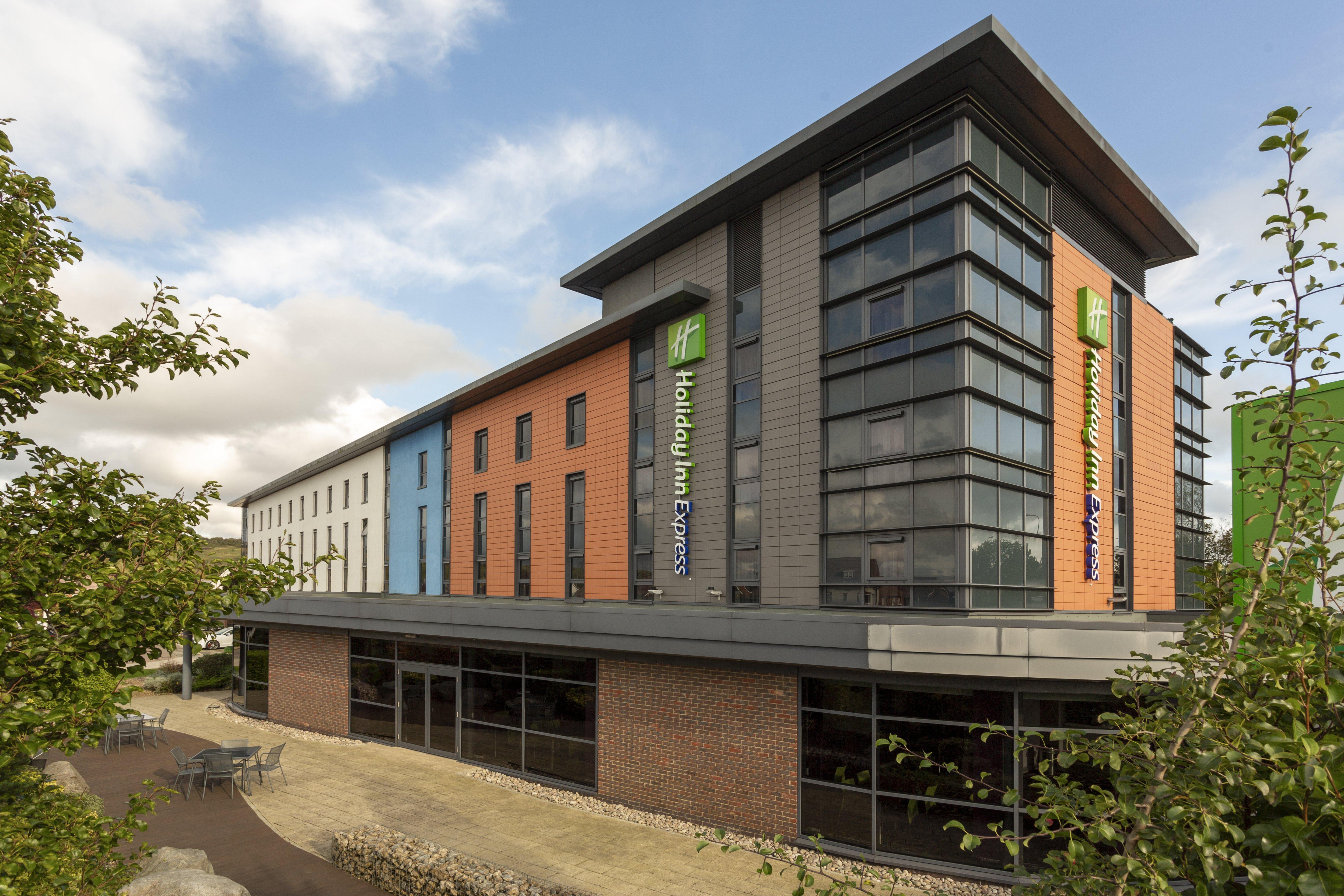 Holiday Inn Express Dunstable, An Ihg Hotel Exteriör bild