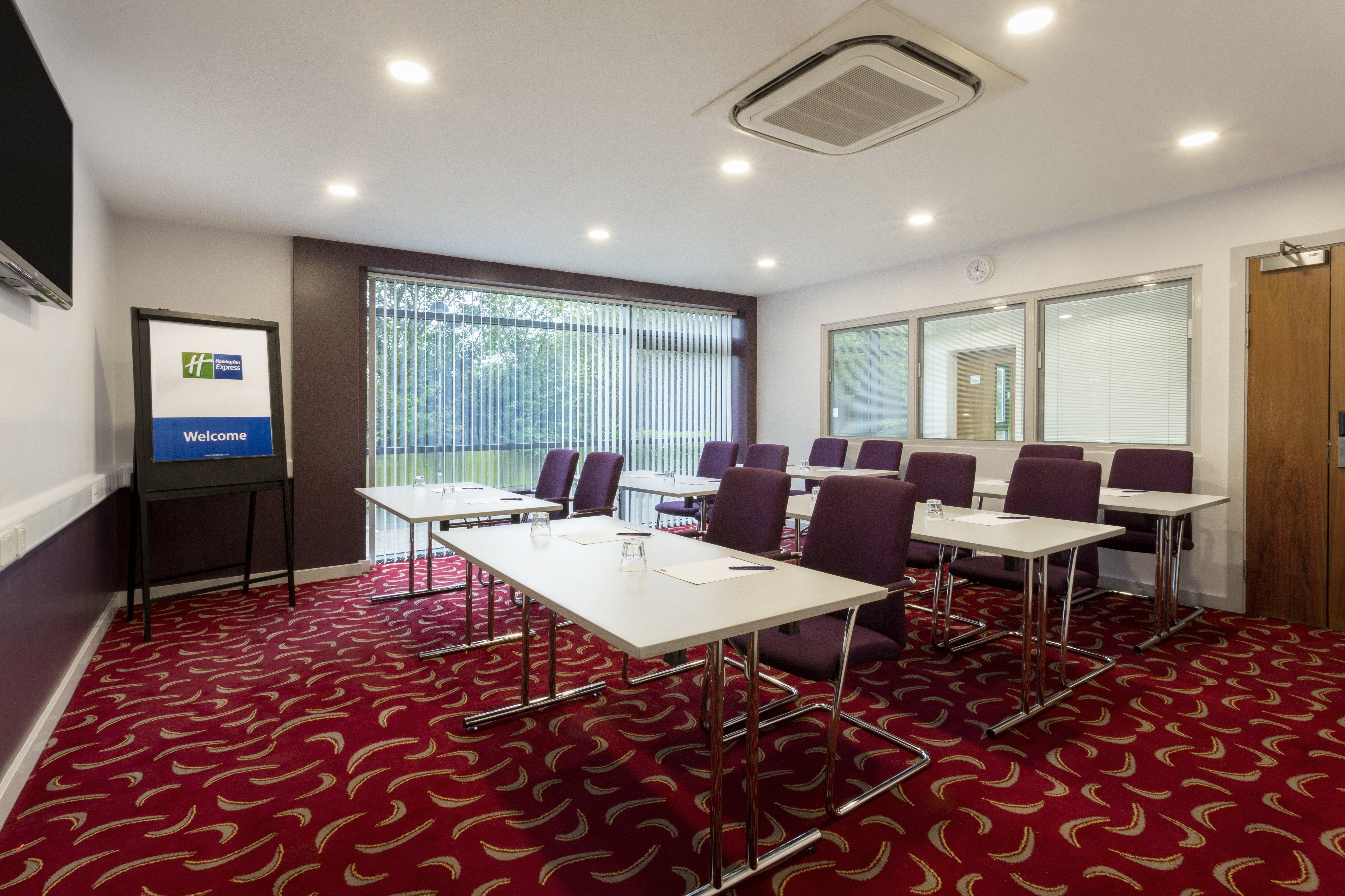 Holiday Inn Express Dunstable, An Ihg Hotel Exteriör bild