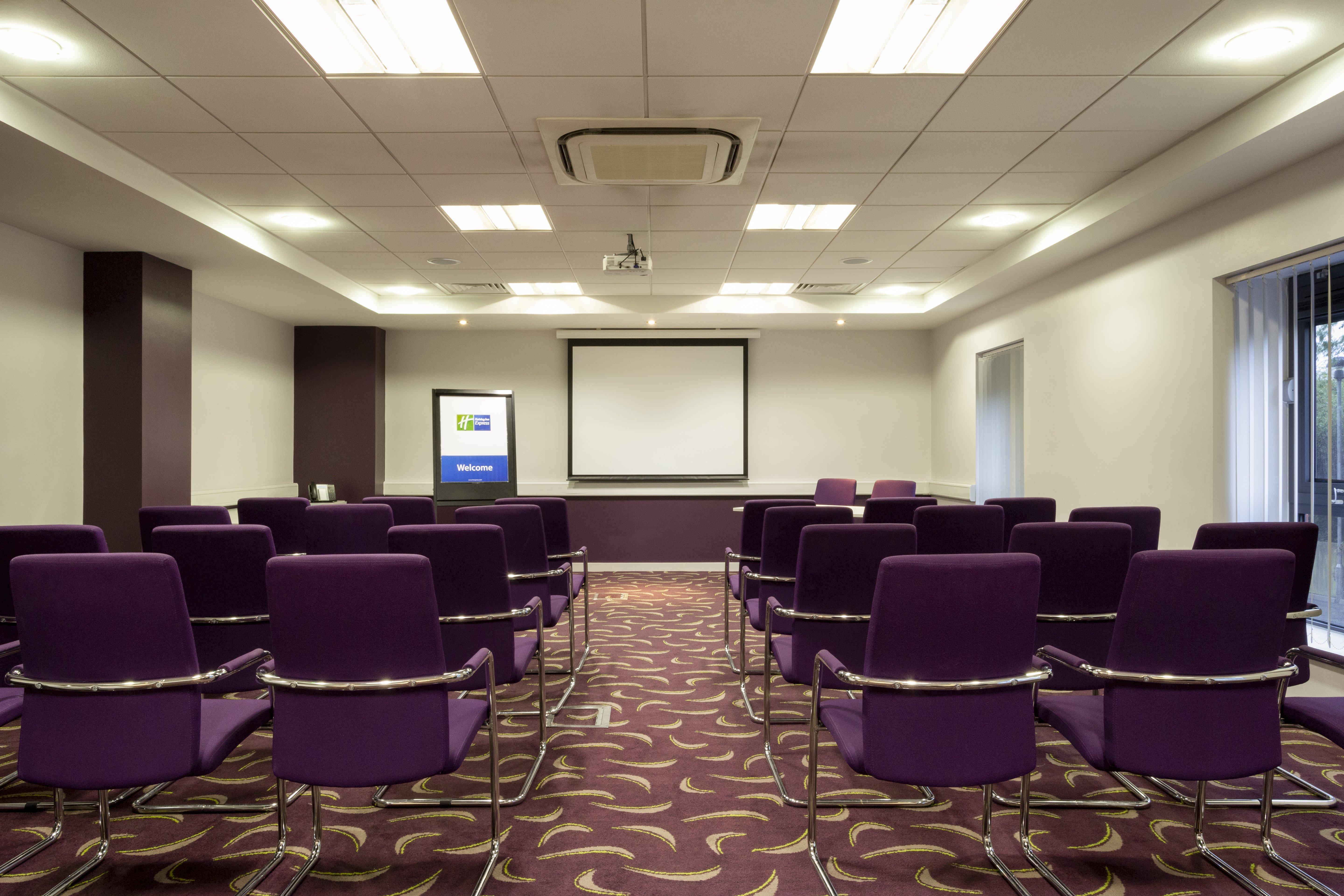 Holiday Inn Express Dunstable, An Ihg Hotel Exteriör bild