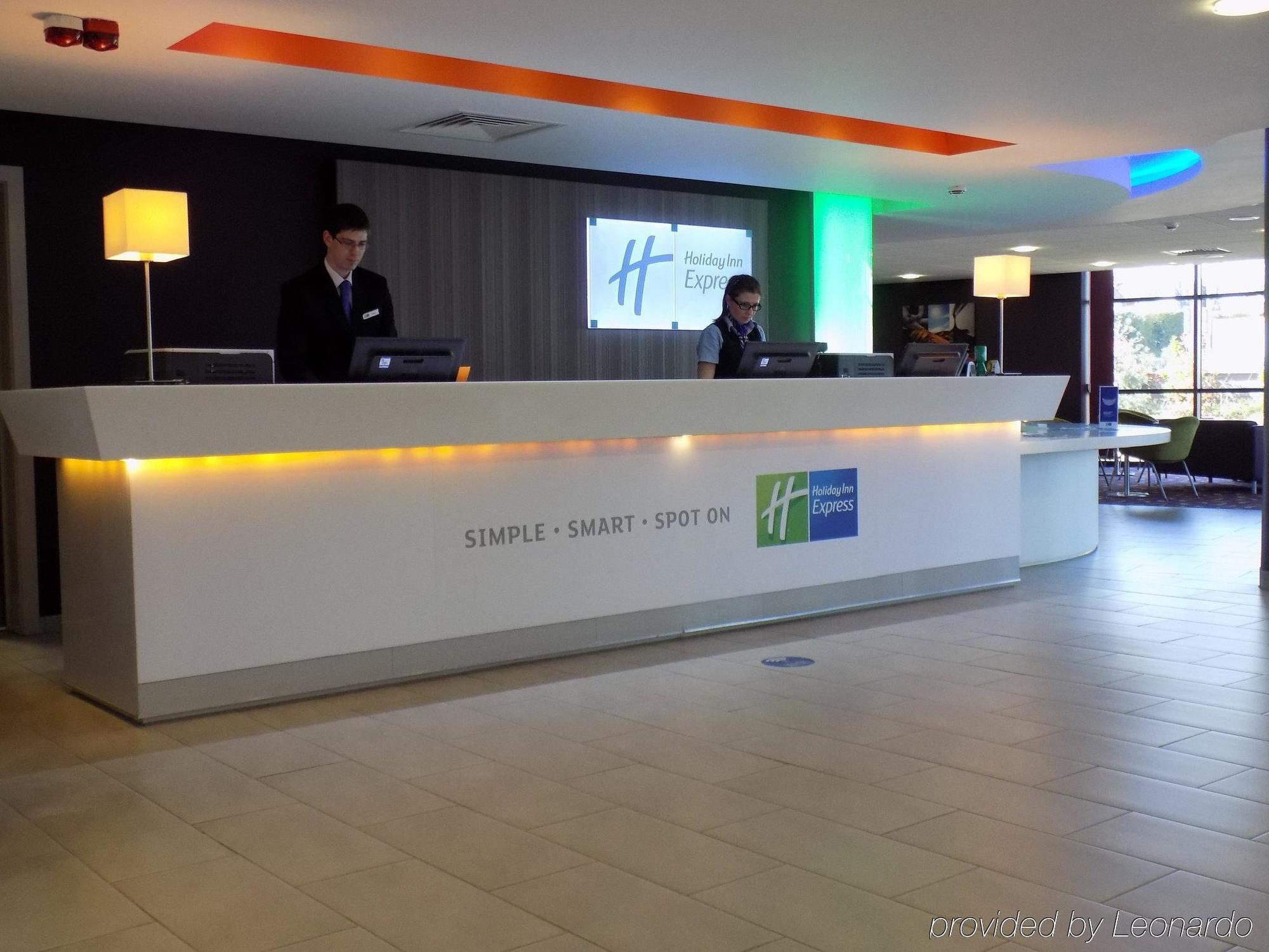Holiday Inn Express Dunstable, An Ihg Hotel Exteriör bild
