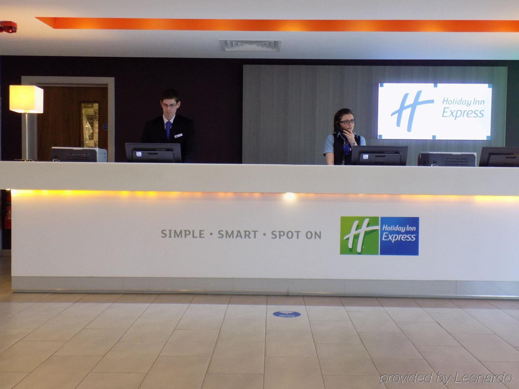Holiday Inn Express Dunstable, An Ihg Hotel Exteriör bild