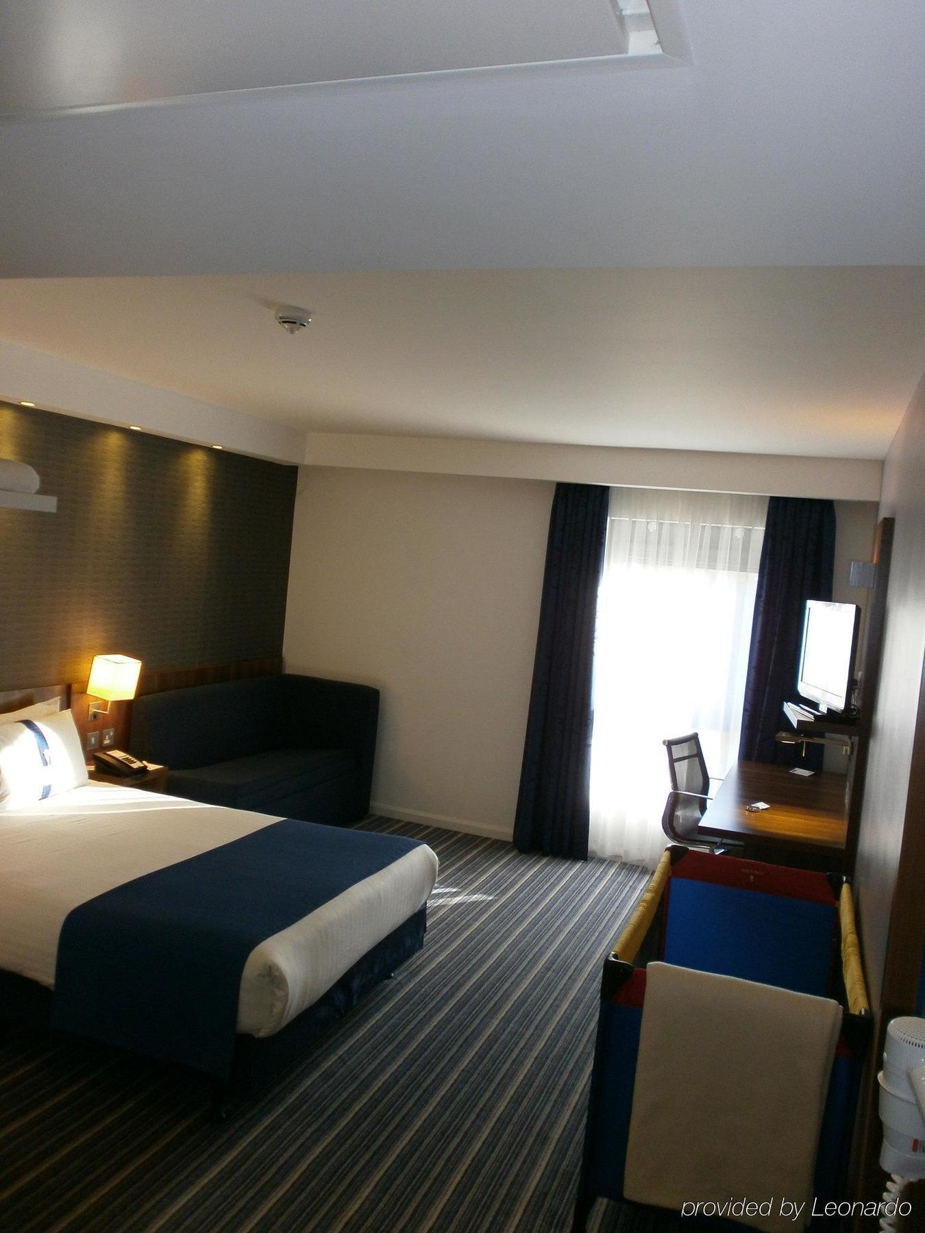 Holiday Inn Express Dunstable, An Ihg Hotel Exteriör bild