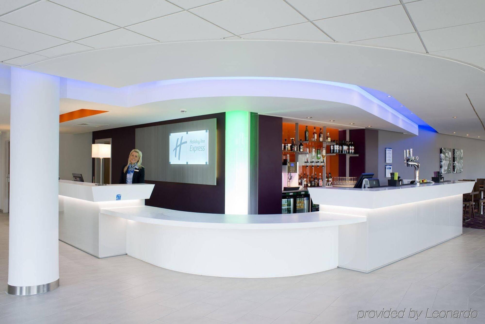 Holiday Inn Express Dunstable, An Ihg Hotel Exteriör bild