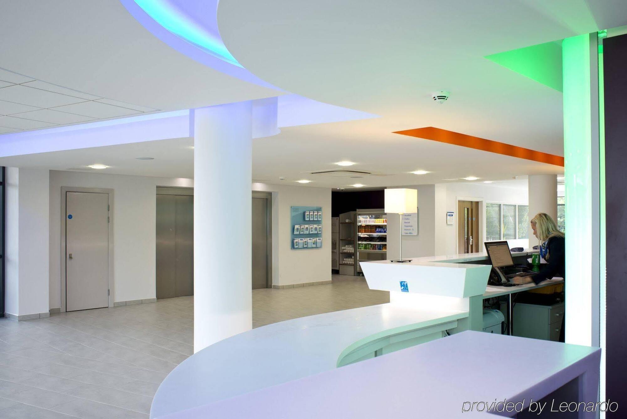 Holiday Inn Express Dunstable, An Ihg Hotel Exteriör bild